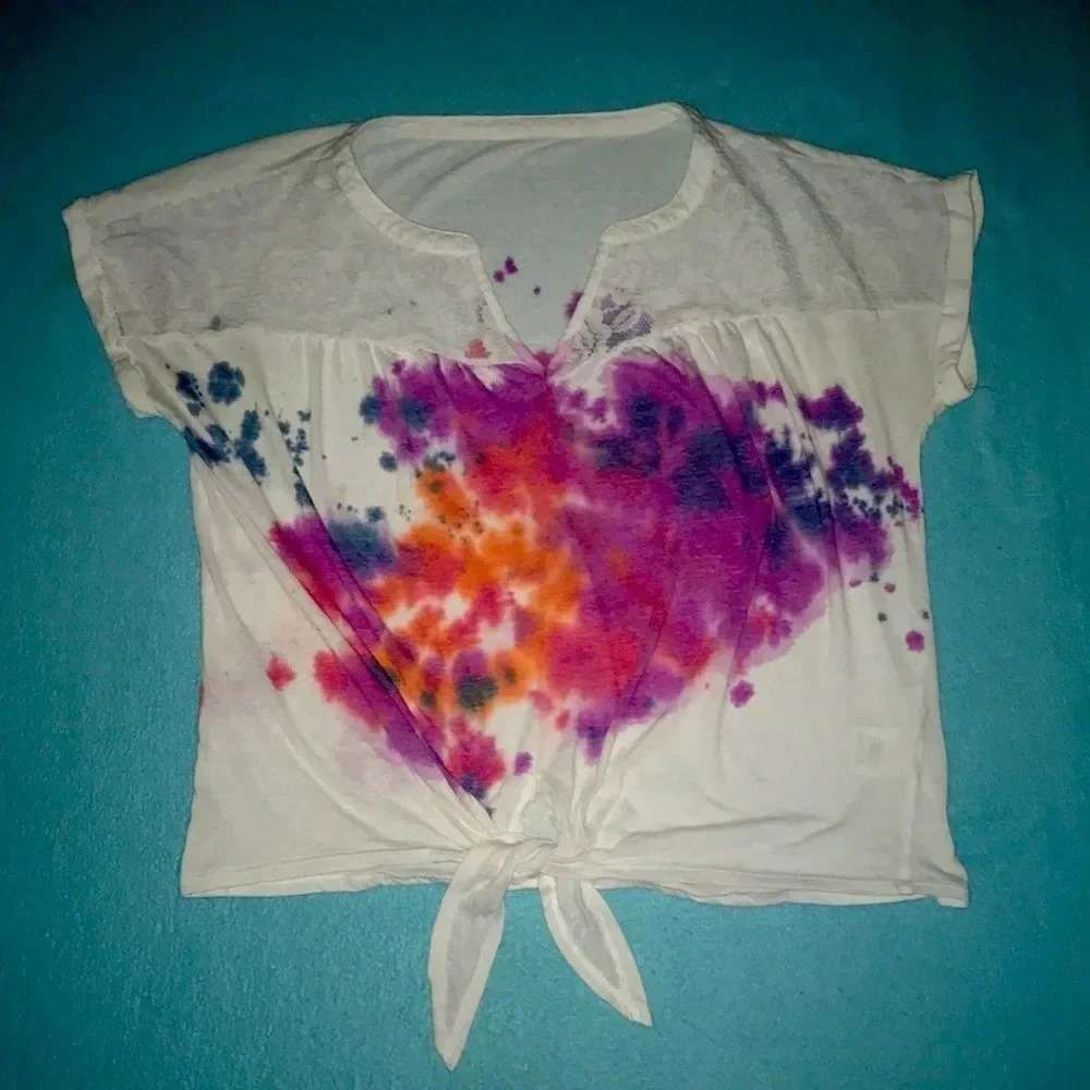 𝅺NEW Tie-dye and lace top- unknown brand size 14